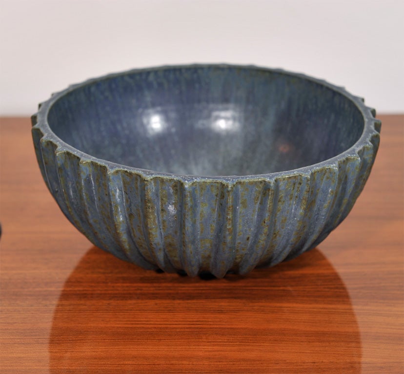 Large blue glazed stoneware bowl by Arne Bang,<br />
Signed with monogram “AB”, numbered “189”