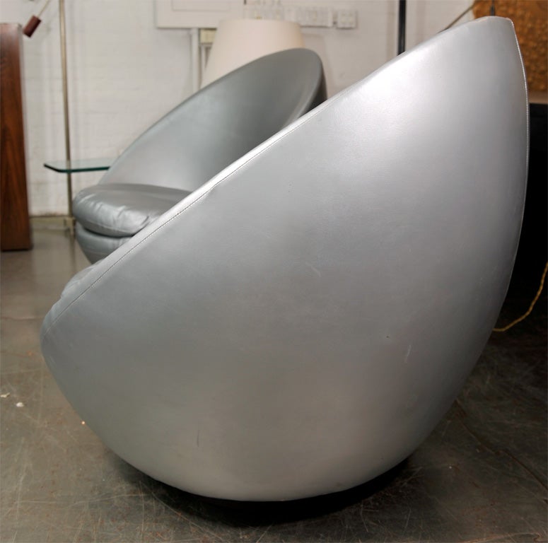 Late 20th Century Pair of Egg Chairs by Milo Baughman