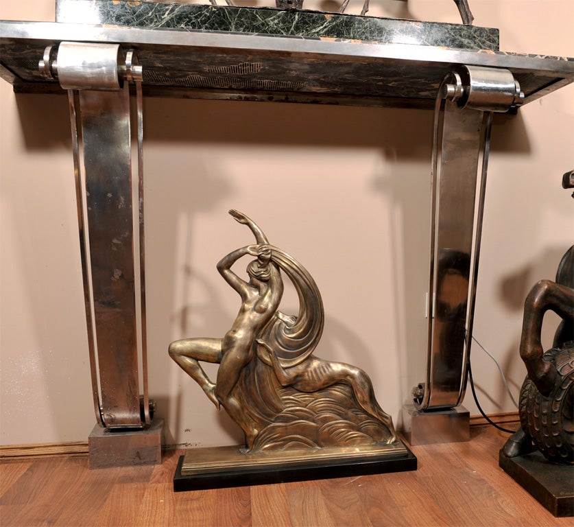 “Dancer with Borzoi”, a French Art Deco bronze from c. 1925 by<br />
Abel R. Philippe (French, XIX-XX). In silvered bronze mounted on a black marble base, signed in the bronze “AR Philippe”