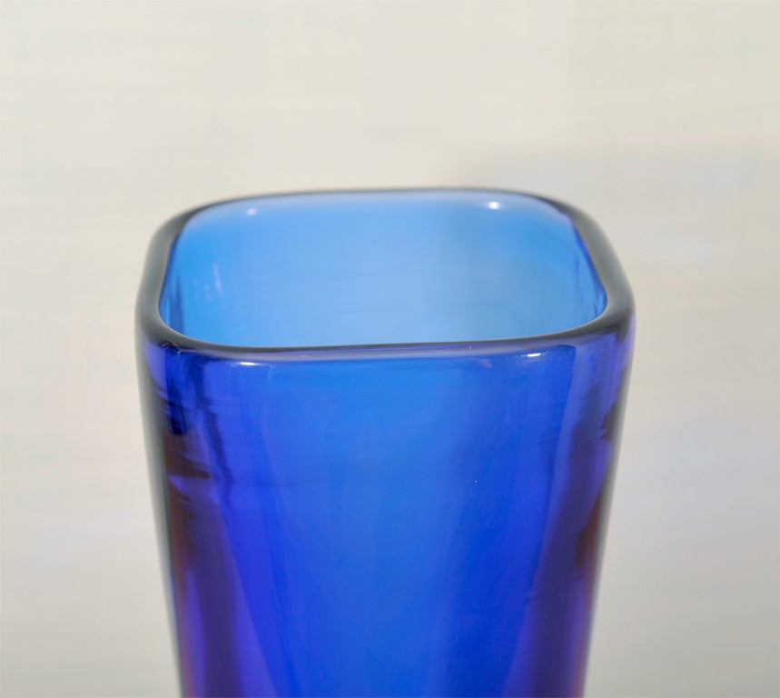 Brilliant Blue Vase by Salviati In Excellent Condition In New York, NY