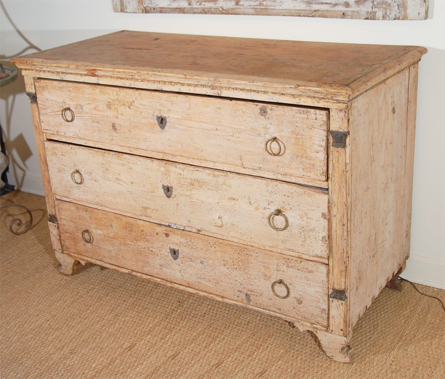 Chest of drawers