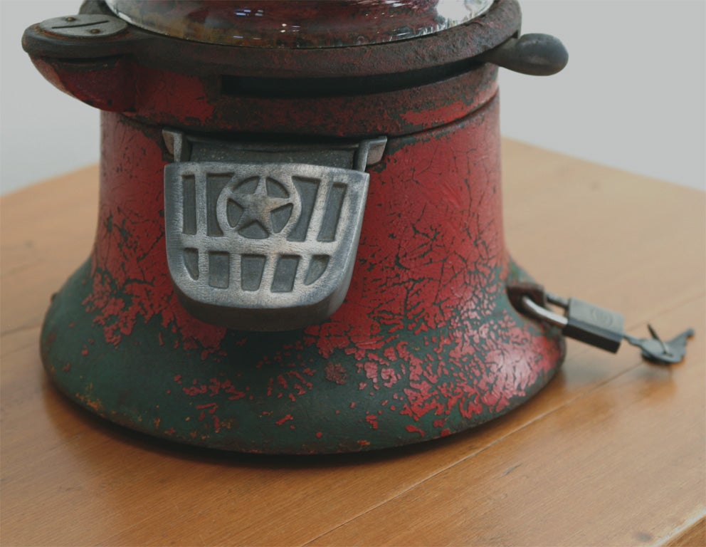 Early American gum ball machine In Excellent Condition In Sheffield, MA