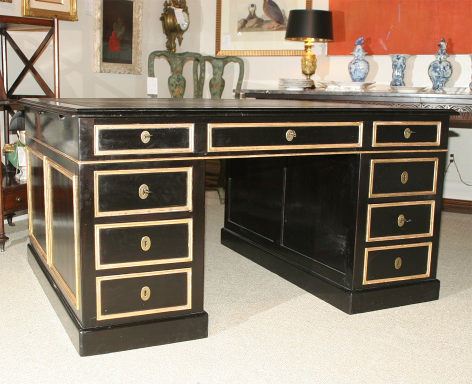 English Partners Desk