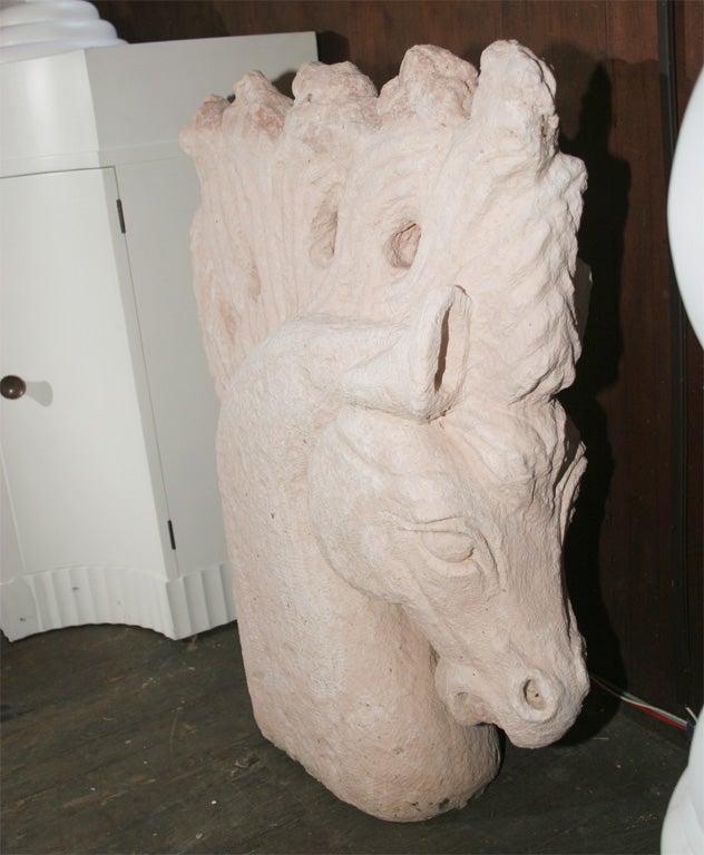Américain Sculptures - Têtes de chevaux ciment en vente