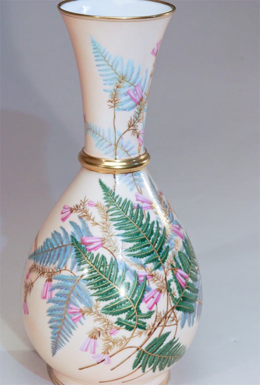 XIXe siècle Vase en porcelaine peint à la main, Mouvement esthétique en vente