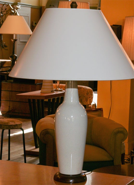 Single, tall table lamp, with crackle-glazed white gloss finish, on ebony wooden base, with original wooden finial.