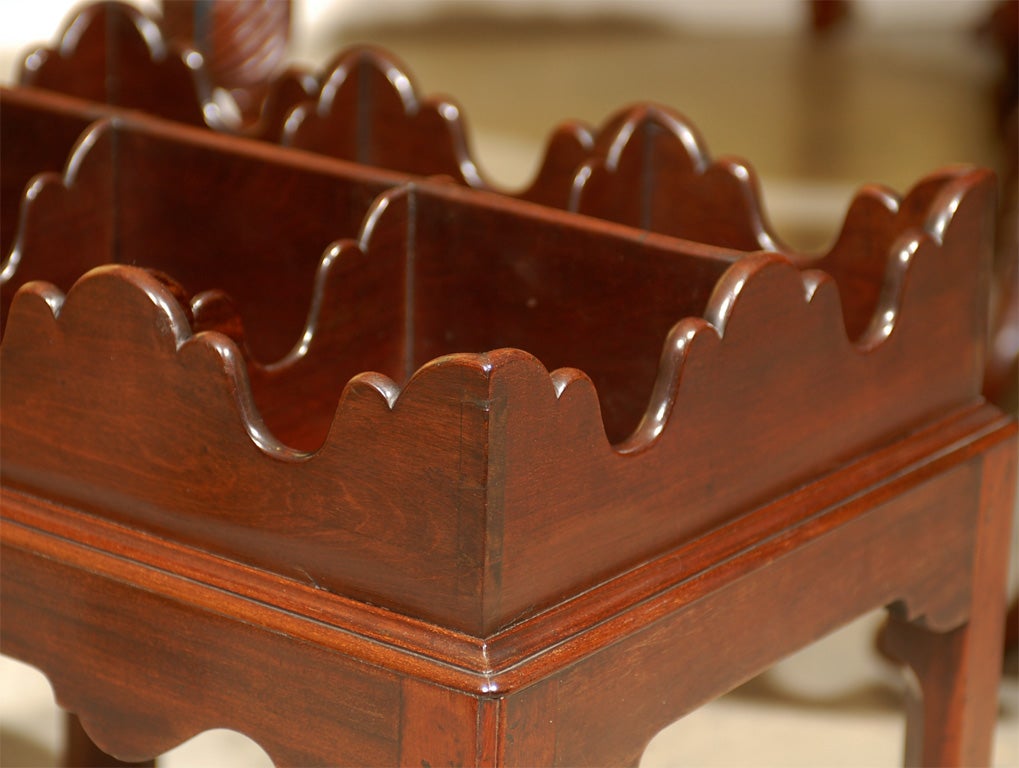 English George III Period Mahogany Decanter Stand For Sale