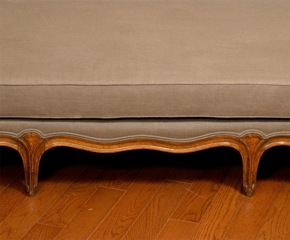 Large French Ottoman In Excellent Condition In Hudson, NY