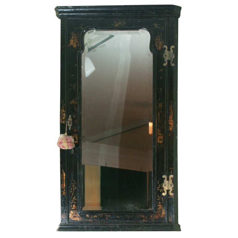 Queen Anne Period Black Japanned Hanging Corner Cabinet. English, Circa 1710 For Sale