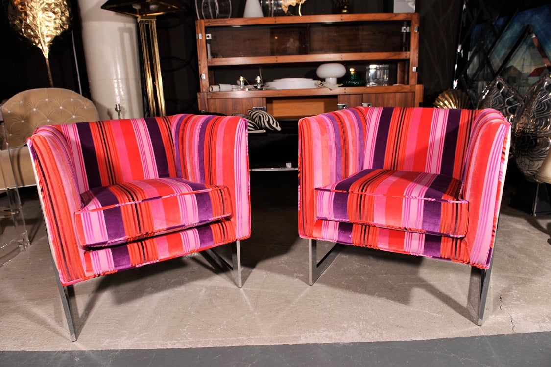 a stunning pair of cube T-chairs by Milo Baughman 1973.
The chrome finish is very good, with just a few scratches to the frames on one side of chair. this set in pic was sold, however we just acquired an identical pair in a different fabric. We can