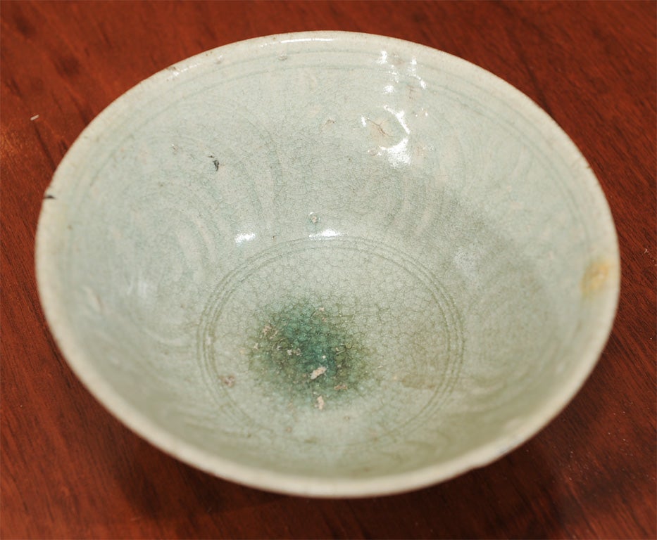 14th - 15th Century Thai Celadon Green Glazed Pottery Bowl 1