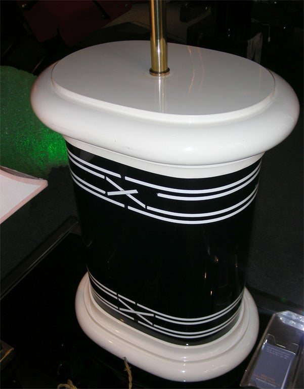 Lampe laquée bicolore 1970-1980 en vente 2