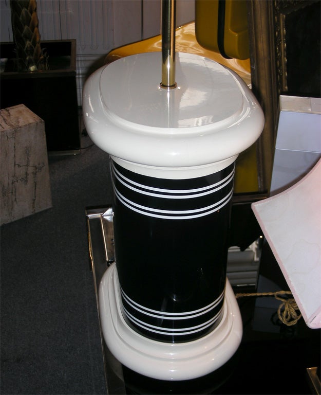 Lampe laquée bicolore 1970-1980 en vente 3