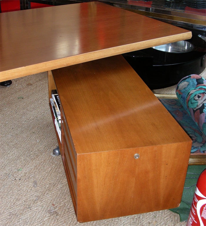 Mid-20th Century 1960s Desk by Osvaldo Borsani for Tecno For Sale