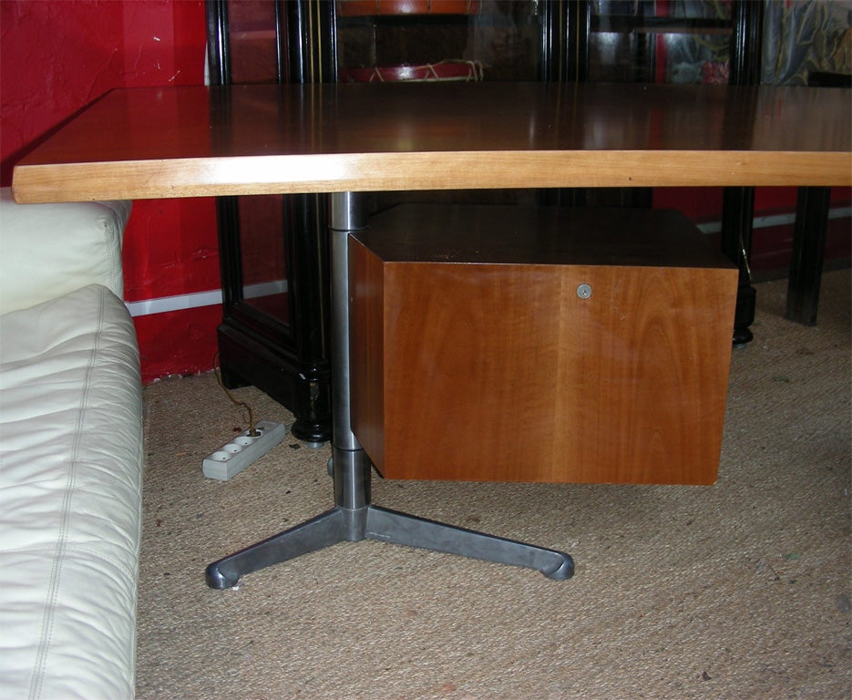 1960s Desk by Osvaldo Borsani for Tecno For Sale 2