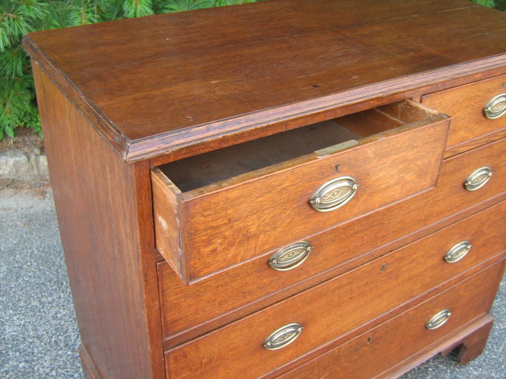 Oak chest of drawers For Sale 1