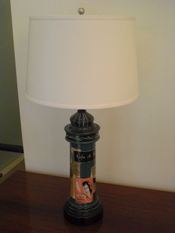 Une amusante paire de lampes en céramique des années 1950 de California Pottery par le célèbre designer Marc Bellaire. Ils sont peints à la main et constituent l'un des meilleurs exemples de ses dessins fantaisistes des années 1950.