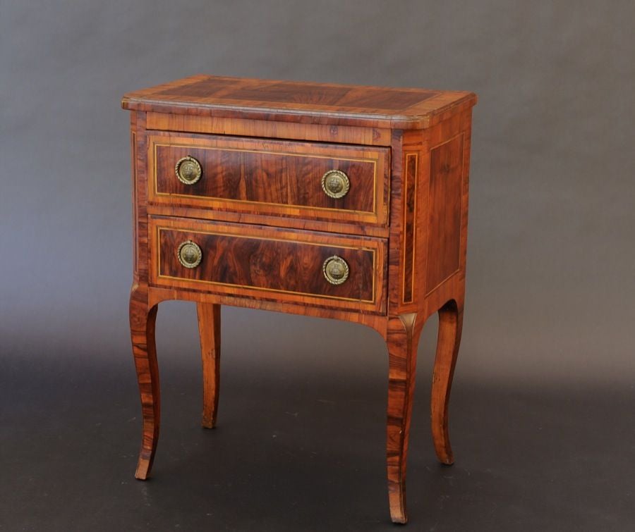 ITALIAN TRANSITIONAL WALNUT-VENEERED SMALL COMMODE