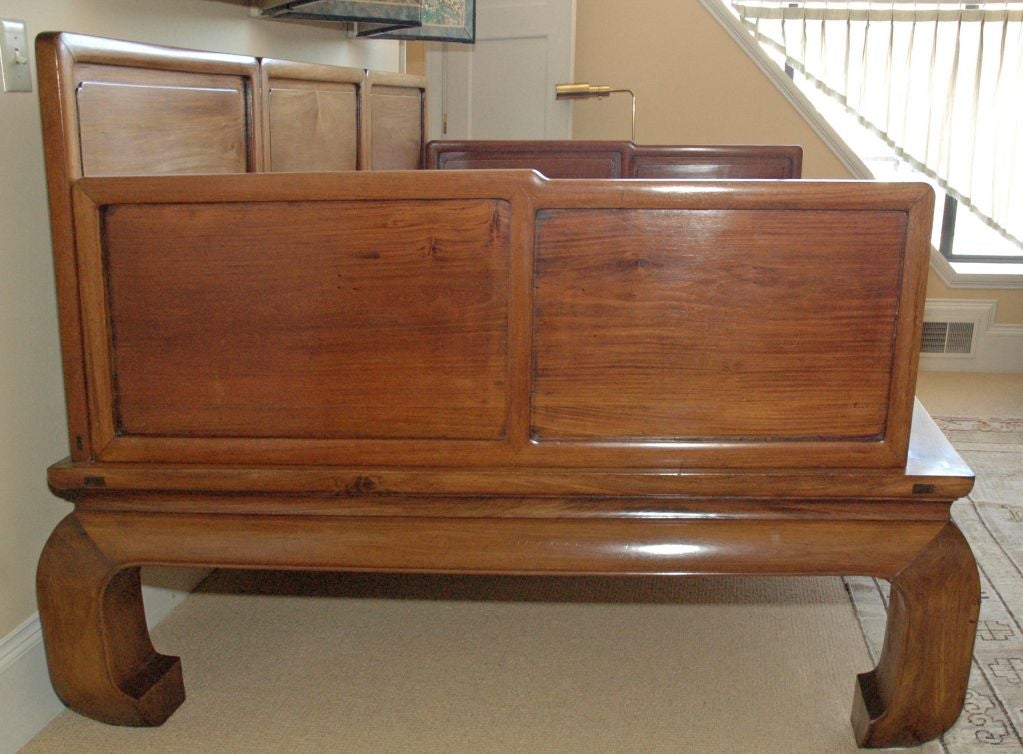 18th Century and Earlier A SUMPTUOUS CHINESE HUA LI LARGE DAY BED (CHUANG) For Sale