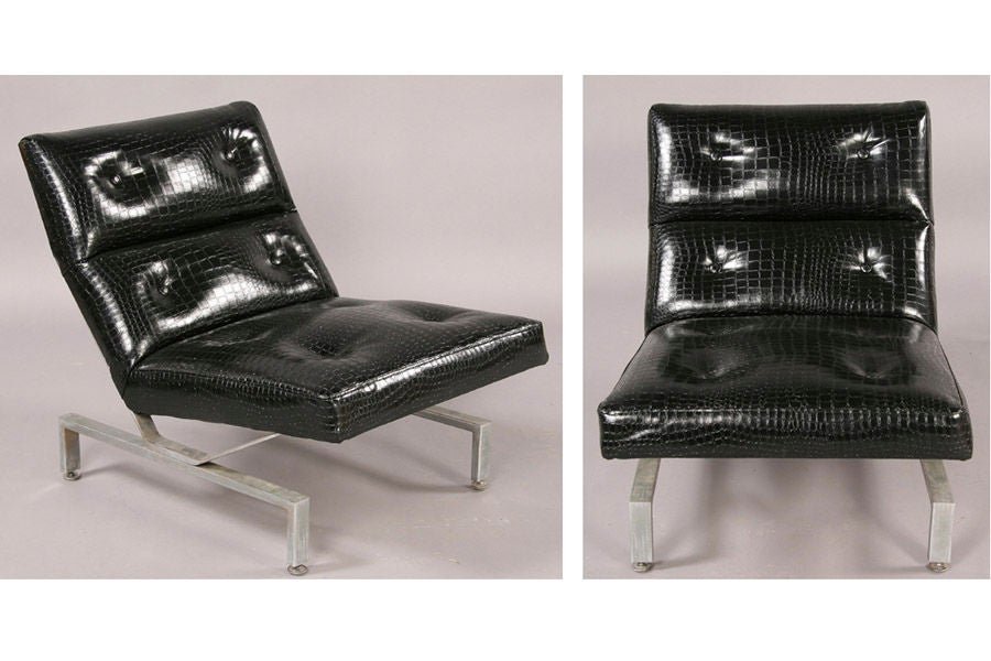 Pair of Italian Mid-Century Modern Cantilevered Lounge Chairs  In Good Condition In New York, NY