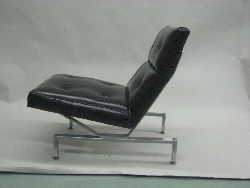 20th Century Pair of Italian Mid-Century Modern Cantilevered Lounge Chairs 