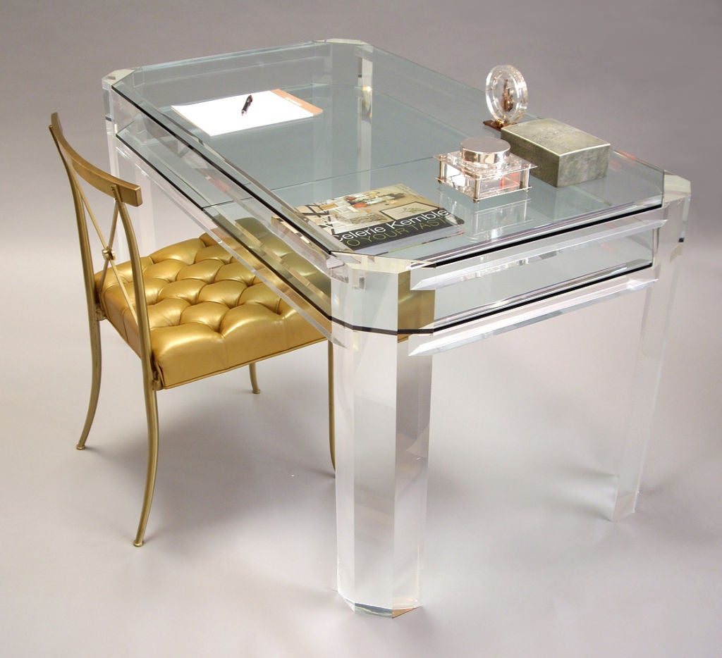 1970s All Clear Thick Lucite and Glass Desk In Excellent Condition In Los Angeles, CA