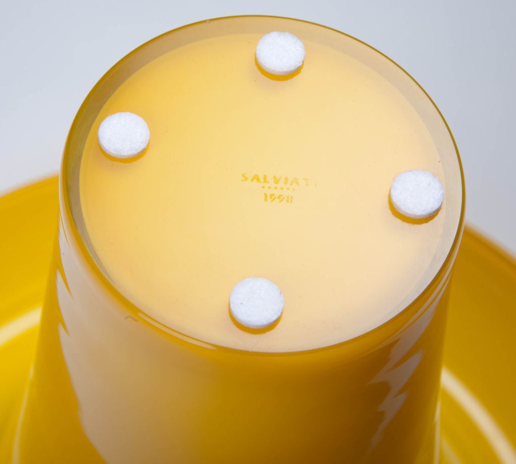 Yellow Flower Vase by Salviati In Excellent Condition In New York, NY