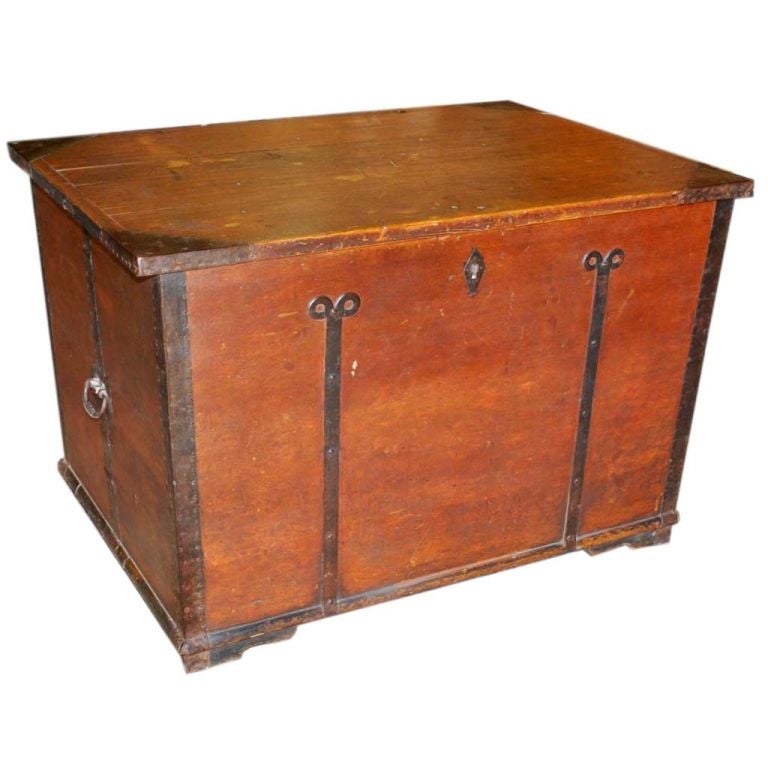 Large Hope Chest Blanket Box For Sale at 1stdibs