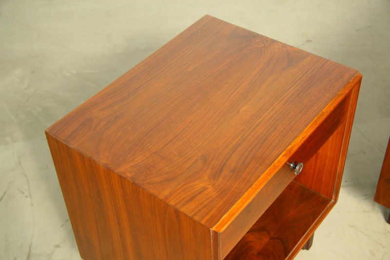 Pair Of Walnut Cube Night Stands By Glenn Of California at 1stdibs