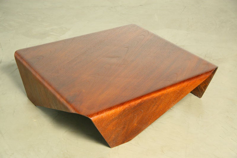 Low geometric bent plywood coffee table by Jorge Zalszupin