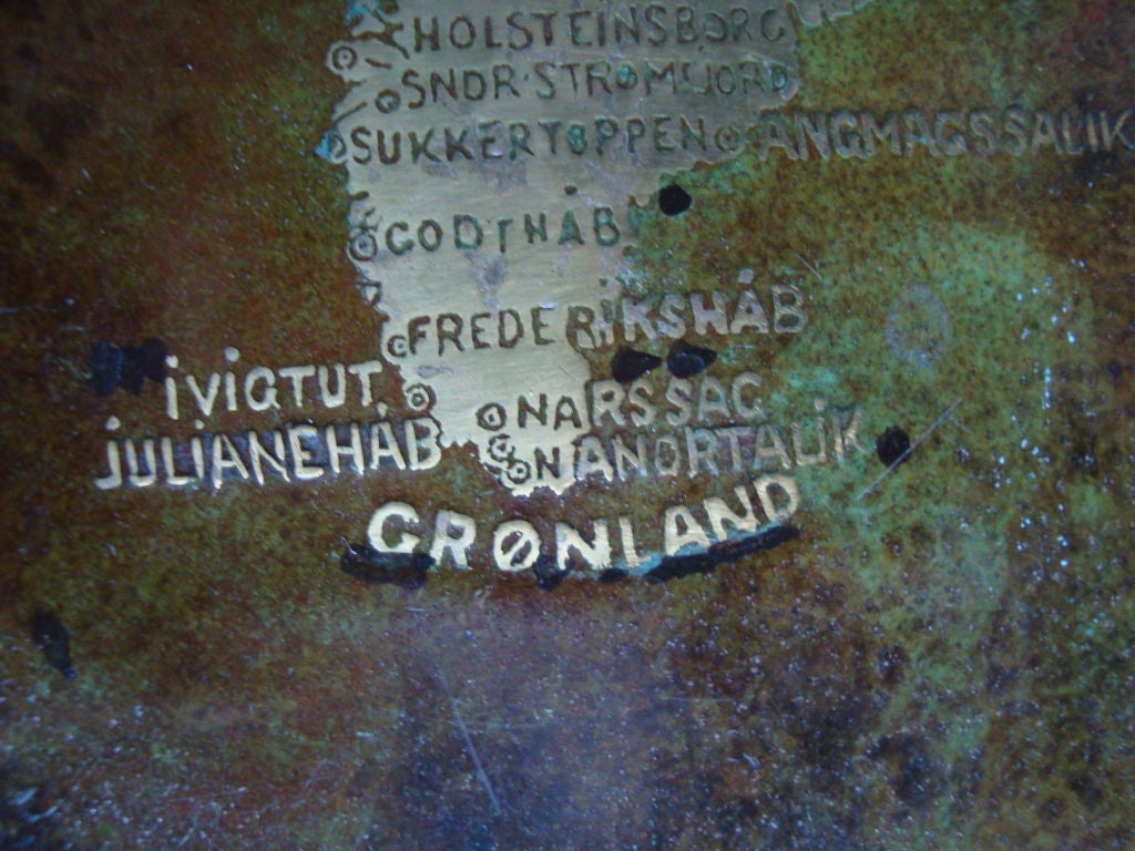 Bronzeschachtel mit einer Karte des Gronland Greenland auf dem Deckel (Eichenholz) im Angebot