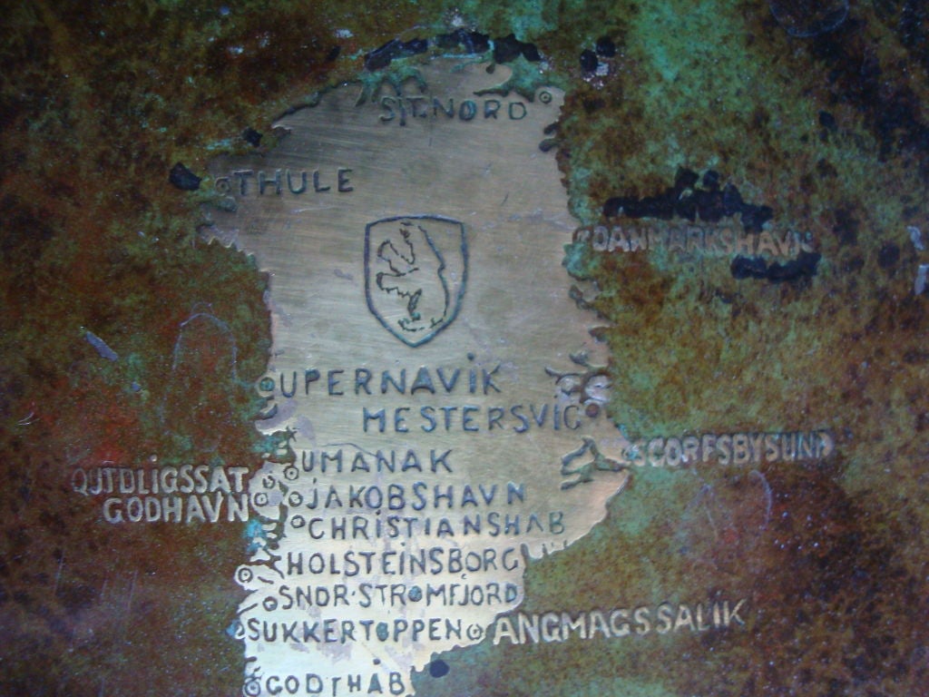 Bronzeschachtel mit einer Karte des Gronland Greenland auf dem Deckel im Angebot 1
