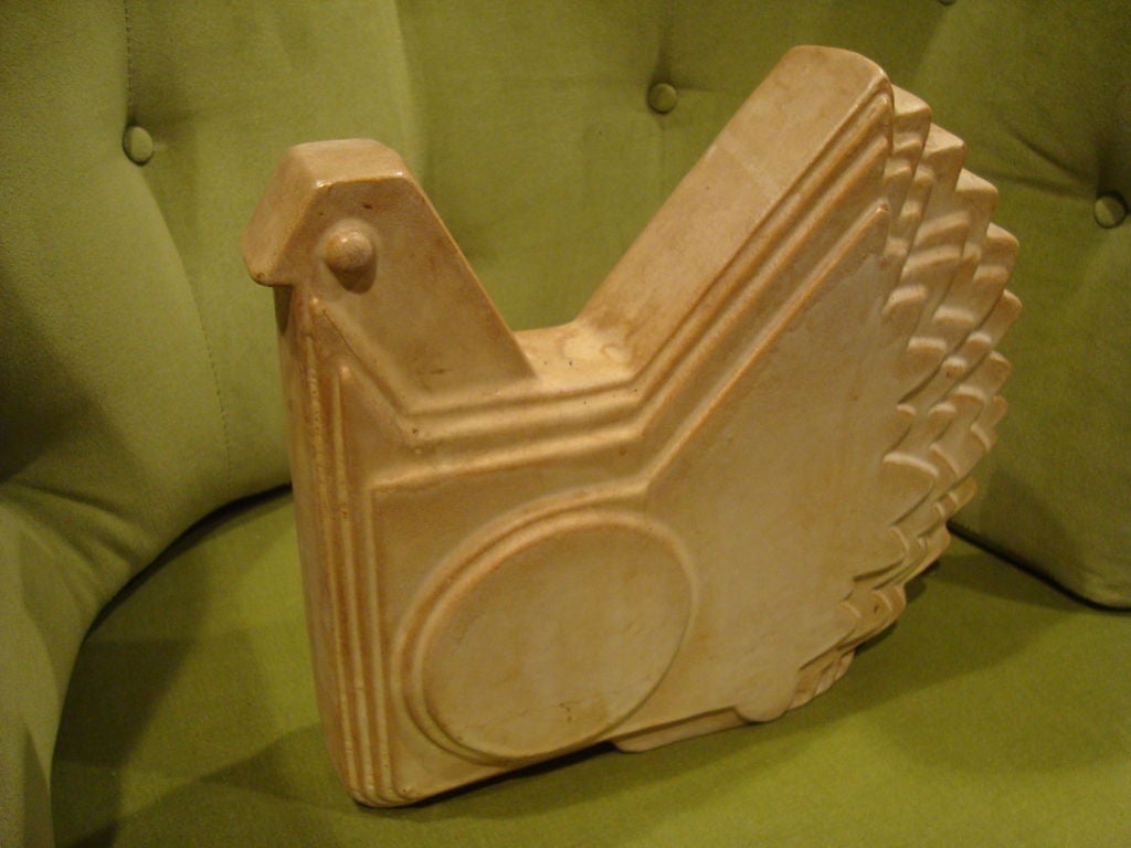 Ein Keramik-Huhn in modernistischer Art-Déco-Form. Möglicherweise von Raymor.
