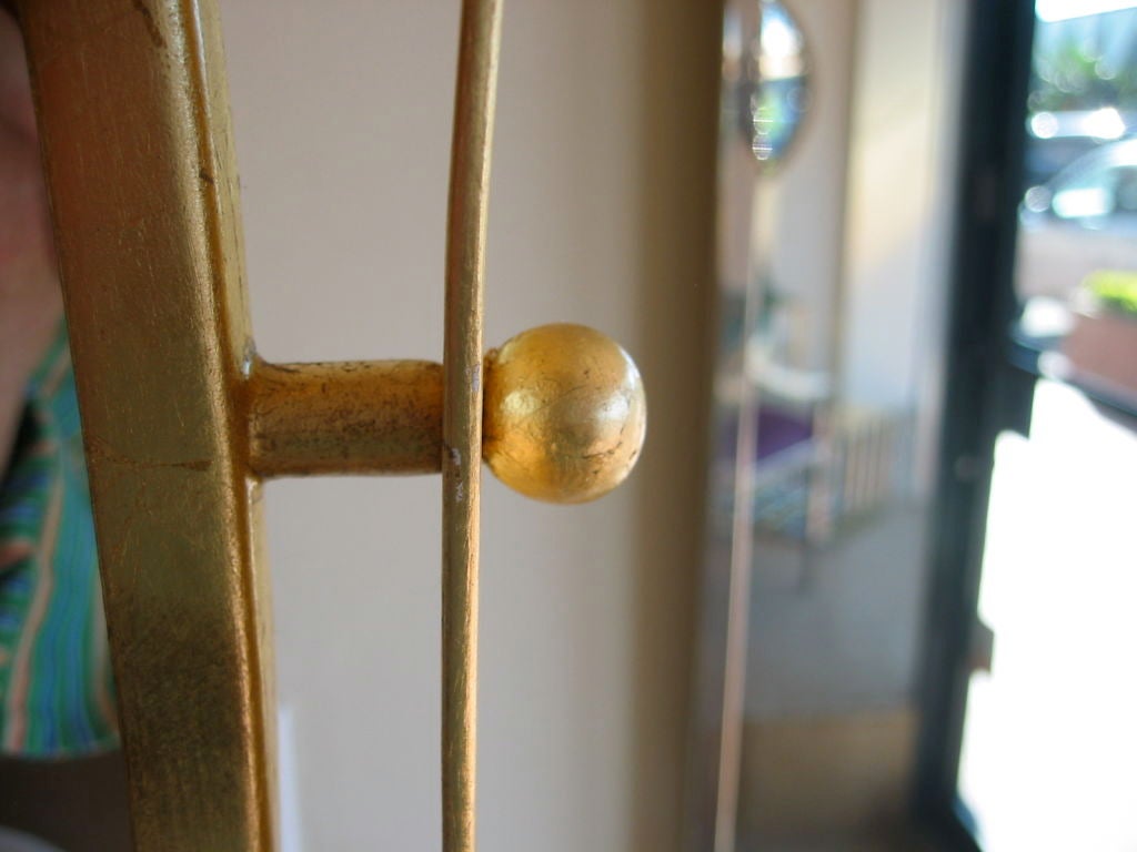 Blattgold, lackiertes Holz Drehbarer Spiegel Stand Valet Mid-Century Modern Italienisch im Angebot 4