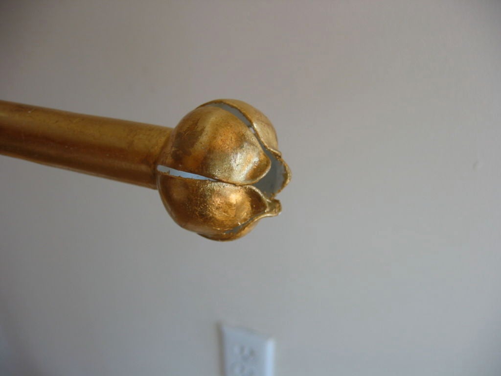 Blattgold, lackiertes Holz Drehbarer Spiegel Stand Valet Mid-Century Modern Italienisch (Mitte des 20. Jahrhunderts) im Angebot