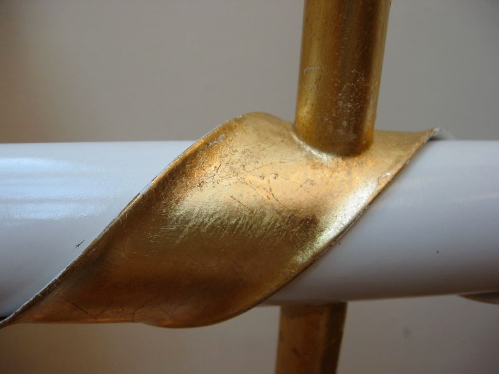 Blattgold, lackiertes Holz Drehbarer Spiegel Stand Valet Italienisch Mid-Century Modern (Messing) im Angebot