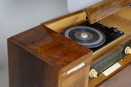czech mid-century radio - turntable In Excellent Condition For Sale In Brooklyn, NY