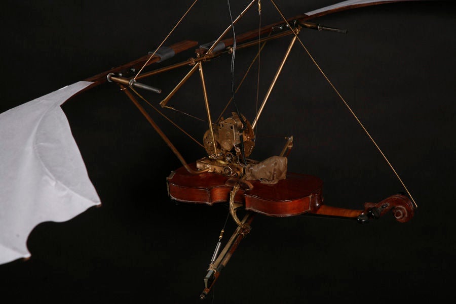 Incredible mechanical mobile. When plugged in the wings go slowly up and down and the string goes left to right. Very poetic piece, ideal to be hung in any music room.<br />
<br />
We have many more wonderful items that will fit your taste. There