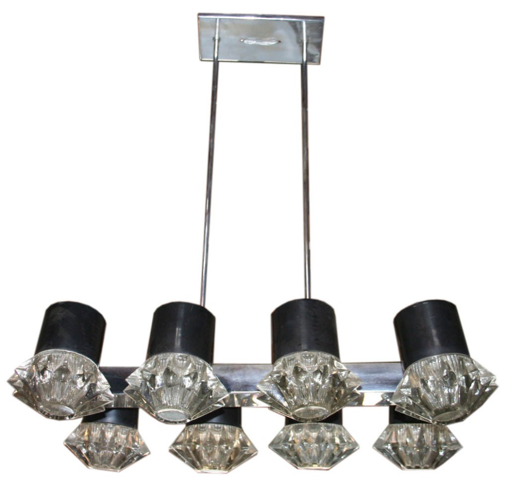 1960s Italian rectangular chandelier with eight-light on a chrome and black metal frame with starburst transparent glass.