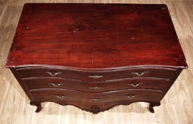 A Beautiful Portugese Three Drawer Commode For Sale 2