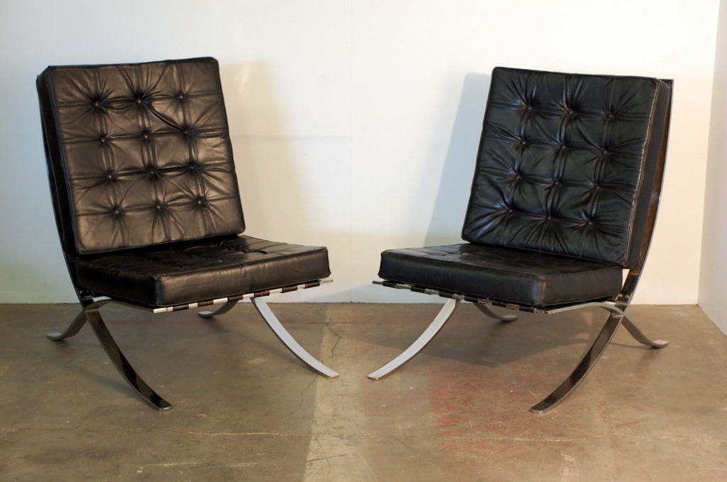 Mid-20th Century Large Mies van der Rohe Style Black Leather Lounge Chair For Sale
