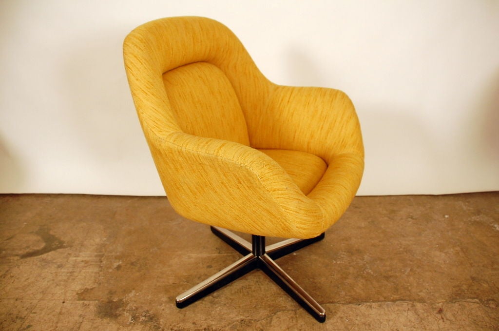 Metal Swivel chair designed by Max Pearson for Knoll