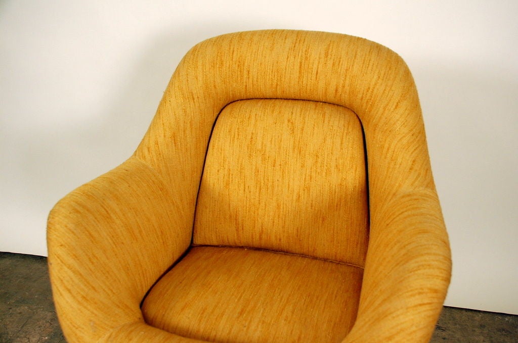 Swivel chair designed by Max Pearson for Knoll 2