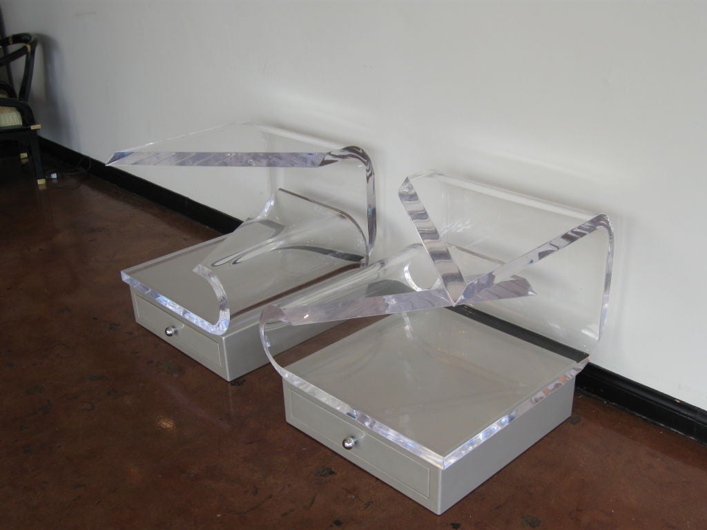 Lucite Headboard and Nightstands Bedroom Set 3