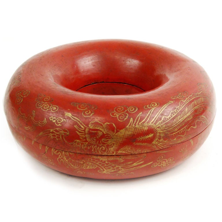 A circular form red lacquered necklace box with a gold painted flying dragon and phoenix with clouds.<br />
<br />
Pagoda Red Collection #:  BTD006<br />
<br />
<br />
Keywords:  Box, gilt, lacquer, red, necklace, jewelry, Chinese