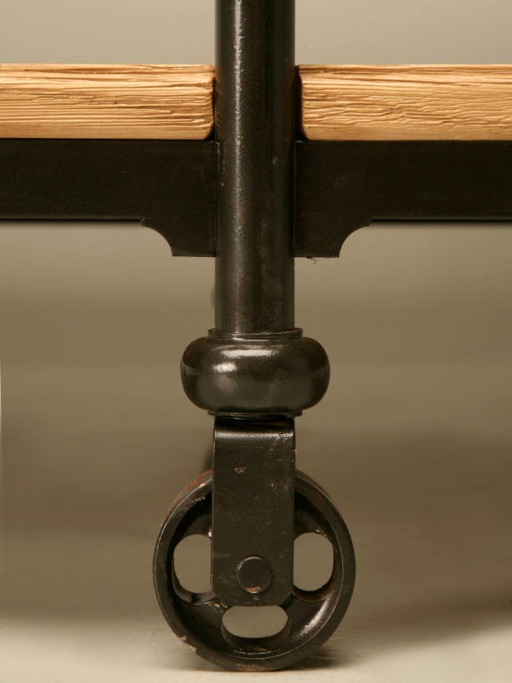 Islande de cuisine en acier et bronze d'inspiration française par Old Plank pour toutes les tailles en vente 1