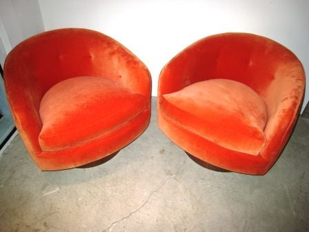 CHIC PAIR OF MILO BAUGHMAN BARREL STYLE SWIVEL LOUNGE CHAIRS