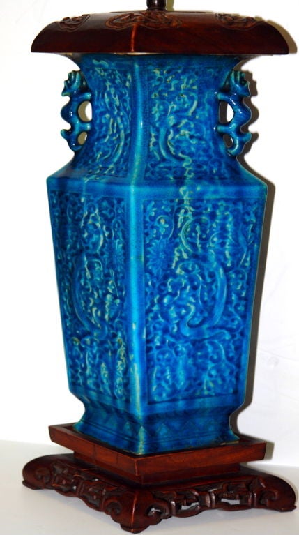 chinesische türkis glasierte Porzellanvasen des 19. Jahrhunderts:: die als Lampen montiert sind. 

Abmessungen: 
Höhe des Gehäuses 17