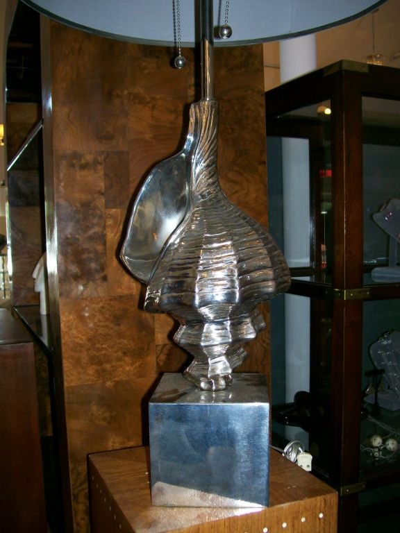 Américain Lampe de bureau en forme de coquillage nautique en métal nickelé en vente