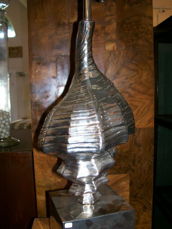 Lampe de bureau en forme de coquillage nautique en métal nickelé Bon état - En vente à East Hampton, NY